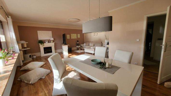 großes Wohnzimmer.jpg