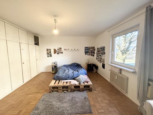 Schlafzimmer 1