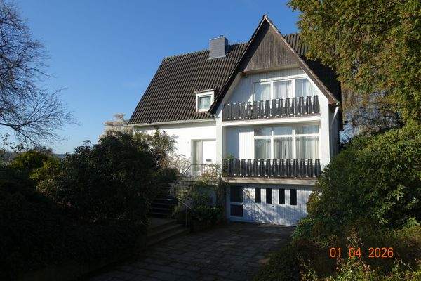 Front mit Eingangstreppe.JPG