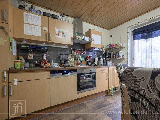 Küche mit Zugang zur Terrasse