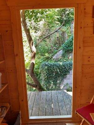 seitlicher Ausblick aus dem Gartenhaus