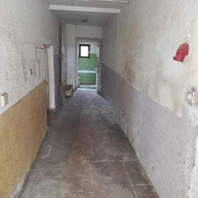 Flur mit Zugang Keller und DG