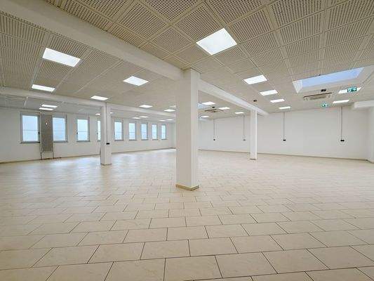 Ladenfläche 2 hinten bearbeitet