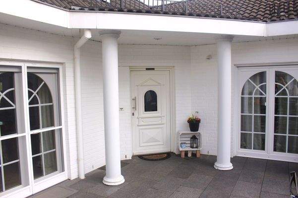 Hochwertiges Zweifamilienhaus