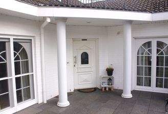 Hochwertiges Zweifamilienhaus