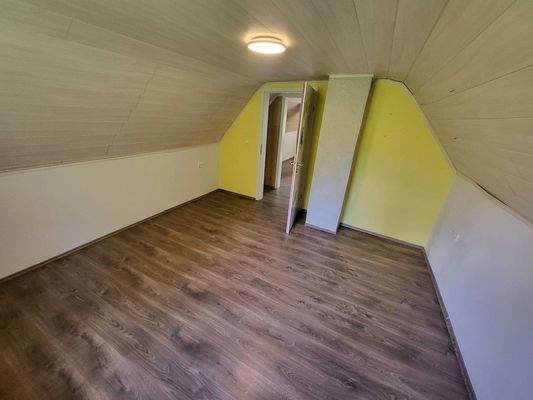 Dachgeschoss Zimmer 2  (leer)