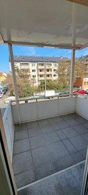 Balkon zur Straßenseite.jpg