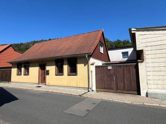 Hausansicht von der Straße 