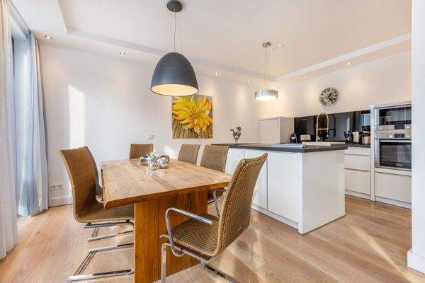 Hochwertiger Küchenbereich mit Insel!