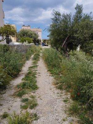 Kreta, Kalyves: Erstaunliches Grundstück im Zentrum von Kalyves zum Verkauf