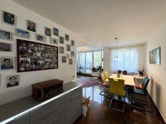 offene Küche mit Bar / Ess- und Wellnessbereich