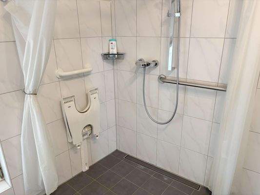 Blick in die ebenerdige Dusche