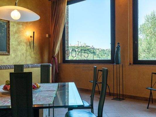 Exklusives toskanisches Landhaus mit Panoramablick auf die Türme von San Gimignano