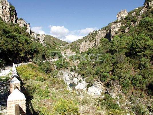 Properties Surrounded by Nature, Close to All Amenities in Benahavís