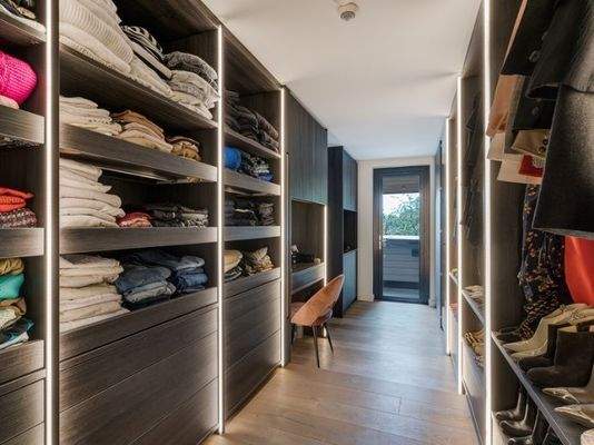 Begehbarer Kleiderschrank