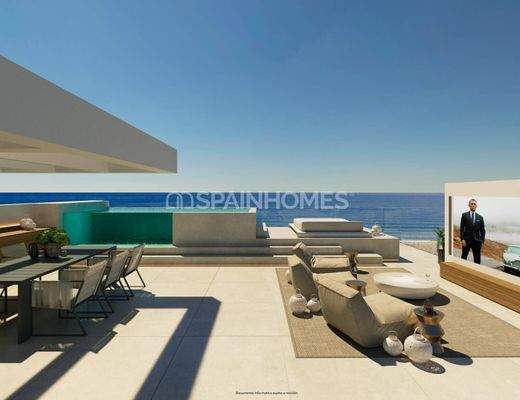 Beachfront Luxury Villa with a Private Lift in Estepona