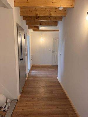 Flur Blick Richtung Bad 