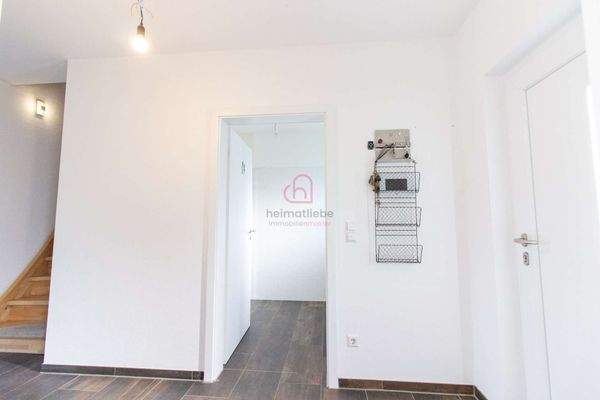 Entrée mit Gäste-Bad und Treppe