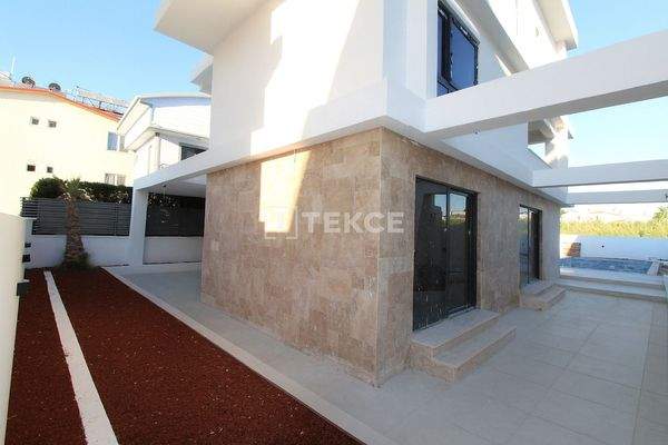 Detached House with Spacious Garden in Belek, Antalya