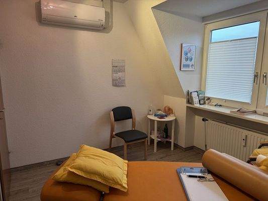Behandlungsraum II (2).JPG