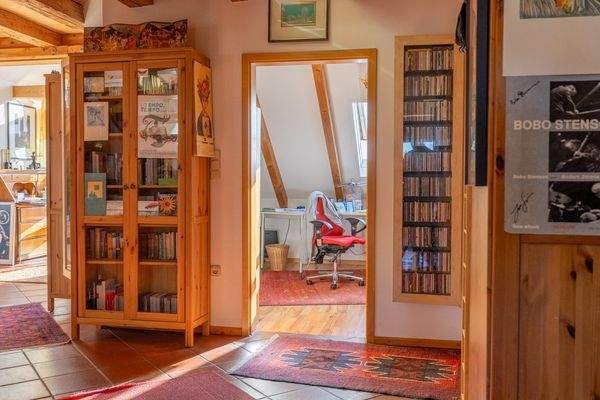 Wohnen über dem See – Charmante Maisonettewohnung mit Alpenpanorama