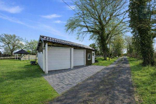 Garagen &amp; Zufahrt