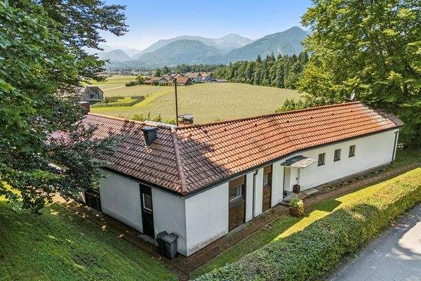 Blick über das Bestandsgebäude