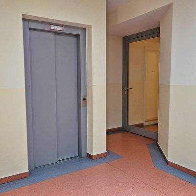 Wohnhaus mit Fahrstuhl