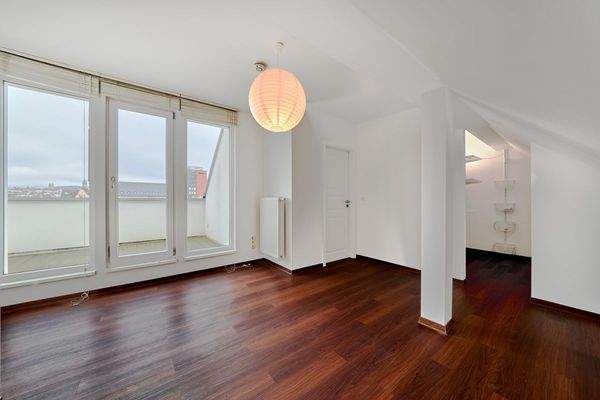 Level 2: Master bedroom