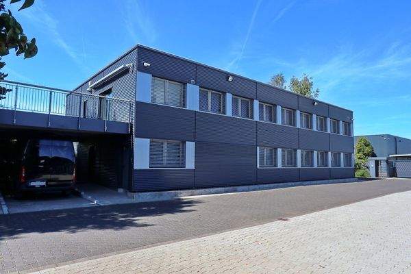 Betriebsleiterwhg. u. Carport