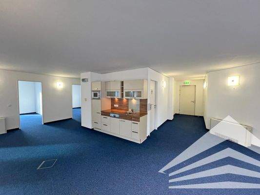 offener Bereich mit Teeküche