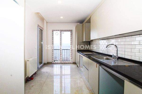 Ready-to-Move Apartments in a Complex Near Main Road in Istanbul