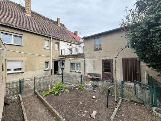 Hof und Gartenansicht 