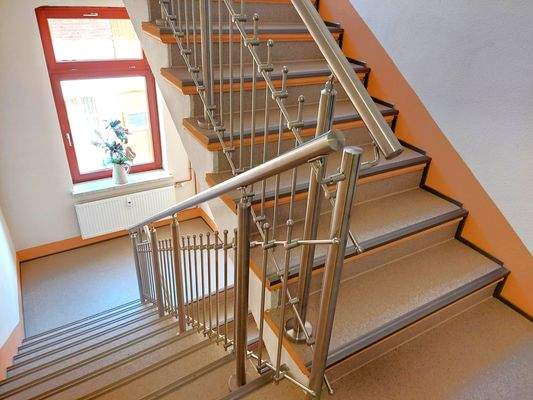 moderner Treppenaufgang.jpg