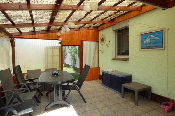 überdachte gemütliche Terrasse, Bild 1