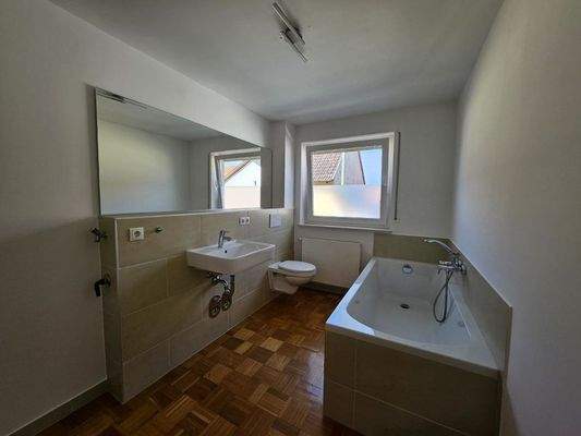 Wohnung OG hinten Badezimmer