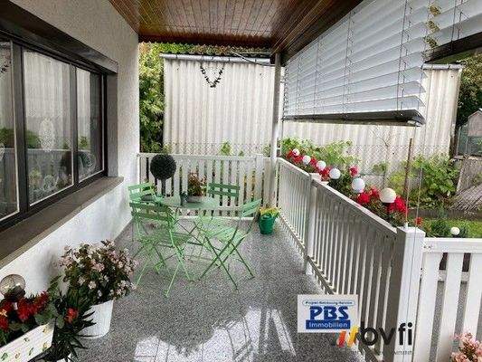 Balkon und Eingangsbereich 