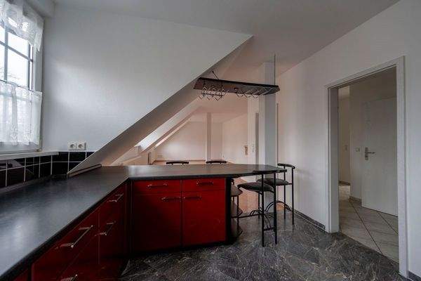 Küche Blick in Wohnzimmer DG