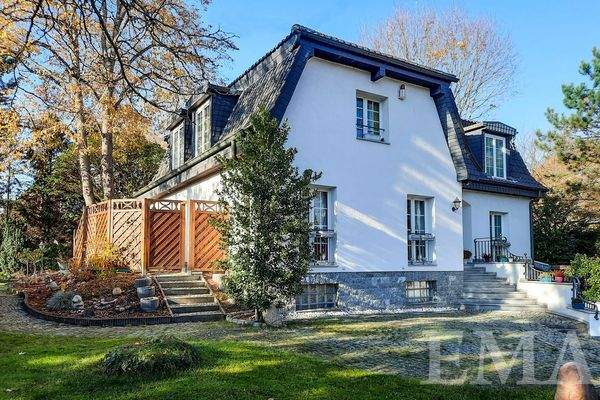 Hausansicht und Zugang zur Terrasse