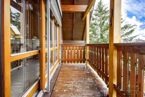 Balkon mit Blick auf den Garten