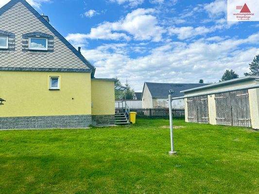 Ansicht seitlich m. Garagen