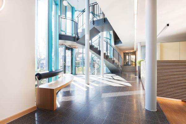 MEDIAN Centrum Eingangsbereich+Zugang Obergeschoss