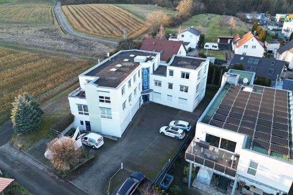 Drohnenansicht - Süd mit Stellplätzen