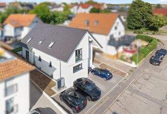4 Stellplätze vor dem Haus