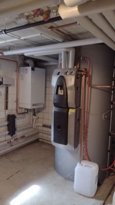 Technikraum mit Heizanlage