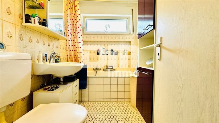 EG Badezimmer / Badewanne