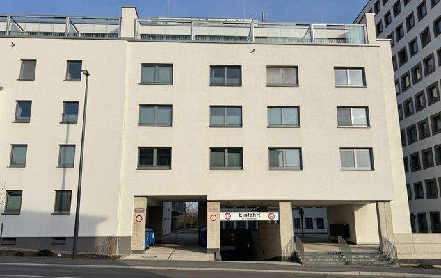 Blick auf die TG Einfahrt