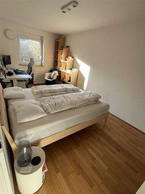 Großzügiges Schlafzimmer ...