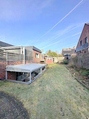 Blick durch den Garten 3