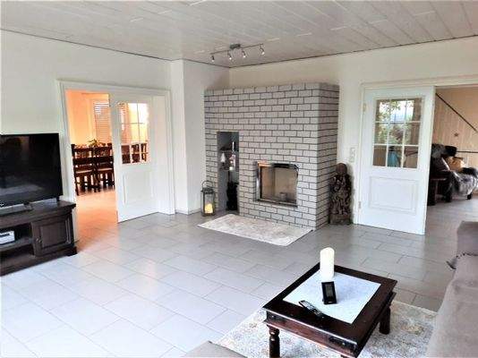 Wohnzimmer mit Kamin